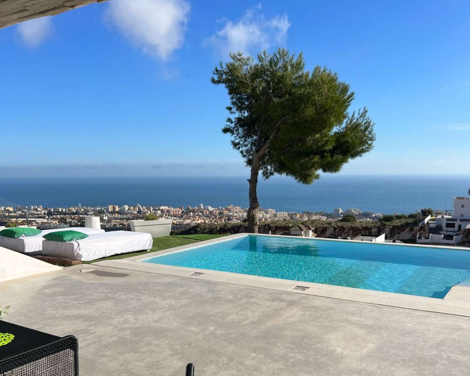 Villa Moderna de Lujo con Vistas Panorámicas en Benalmadena