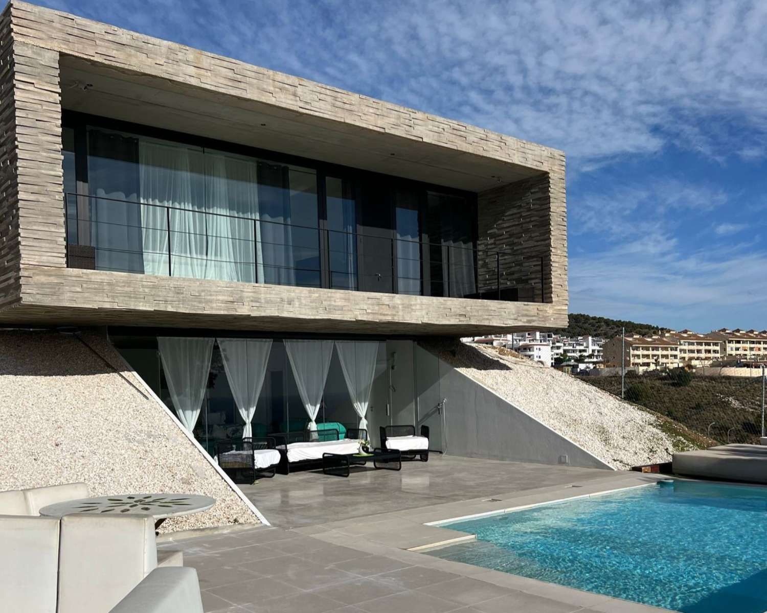 Villa Moderna de Lujo con Vistas Panorámicas en Benalmadena
