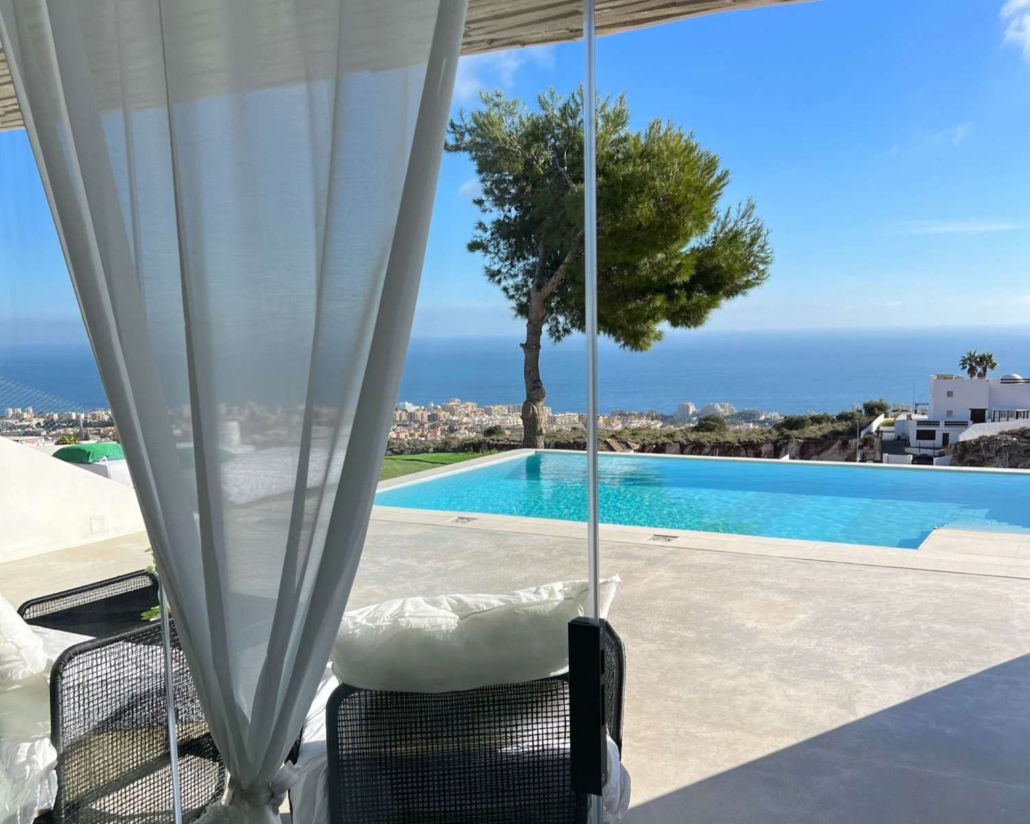 Villa Moderna de Lujo con Vistas Panorámicas en Benalmadena