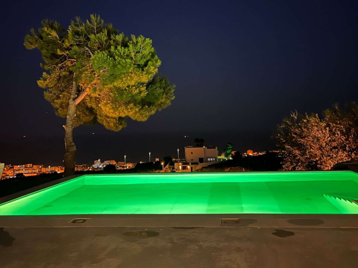 Villa Moderna de Lujo con Vistas Panorámicas en Benalmadena