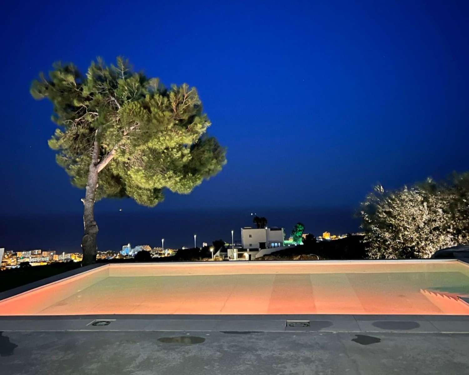 Villa Moderna de Lujo con Vistas Panorámicas en Benalmadena
